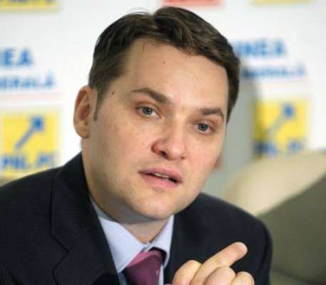 Marele târg Şova- Fenechiu: reclasificarea drumurilor. Ce bani alocă ministerul lui Fenechiu Portului Constanţa